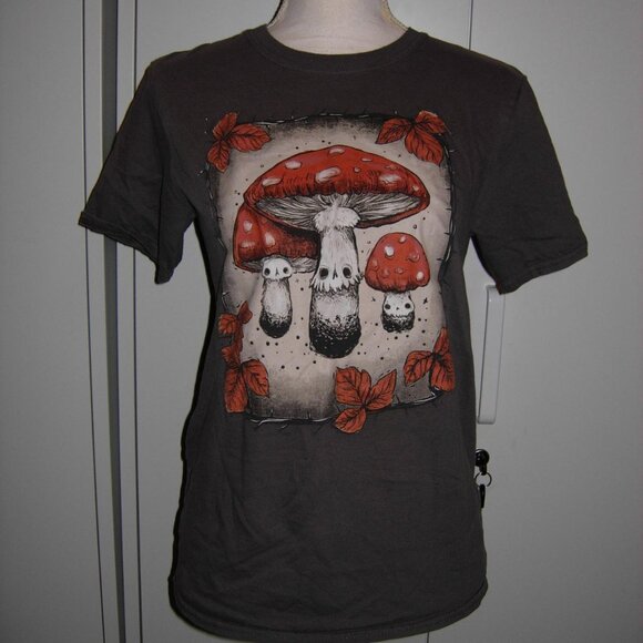 Small Stephanie Bayles Gray Creepy Mushrooms T-Shirt - Picture 1 of 2